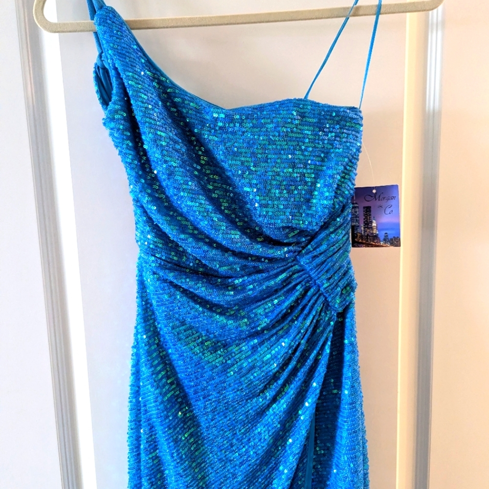Morgan & Co. NEW sequin blue formal dress, size 0